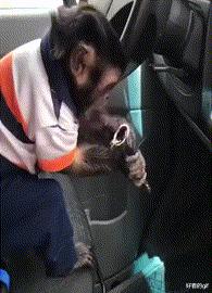 “帮表弟理发，不小心碗歪了，这下可咋办？”哈哈哈