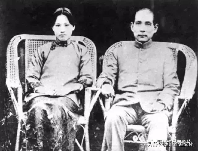 老照片纪念宋庆龄诞辰129周年