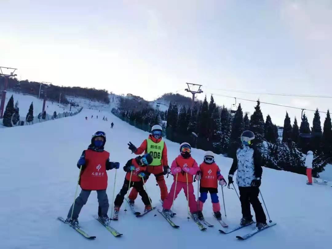 助力冬奥滑雪视频及图片,助力冰雪冬奥