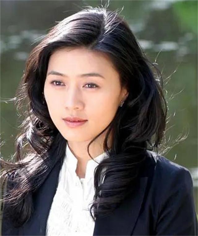 亿万富豪*明徐**：病死狱中8年后，明星妻子田海蓉和女儿过得怎样？