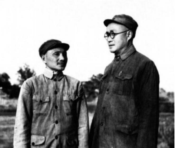 1975年，王近山在农场生活贫苦，*小平邓**得知后：恢复行政6级待遇