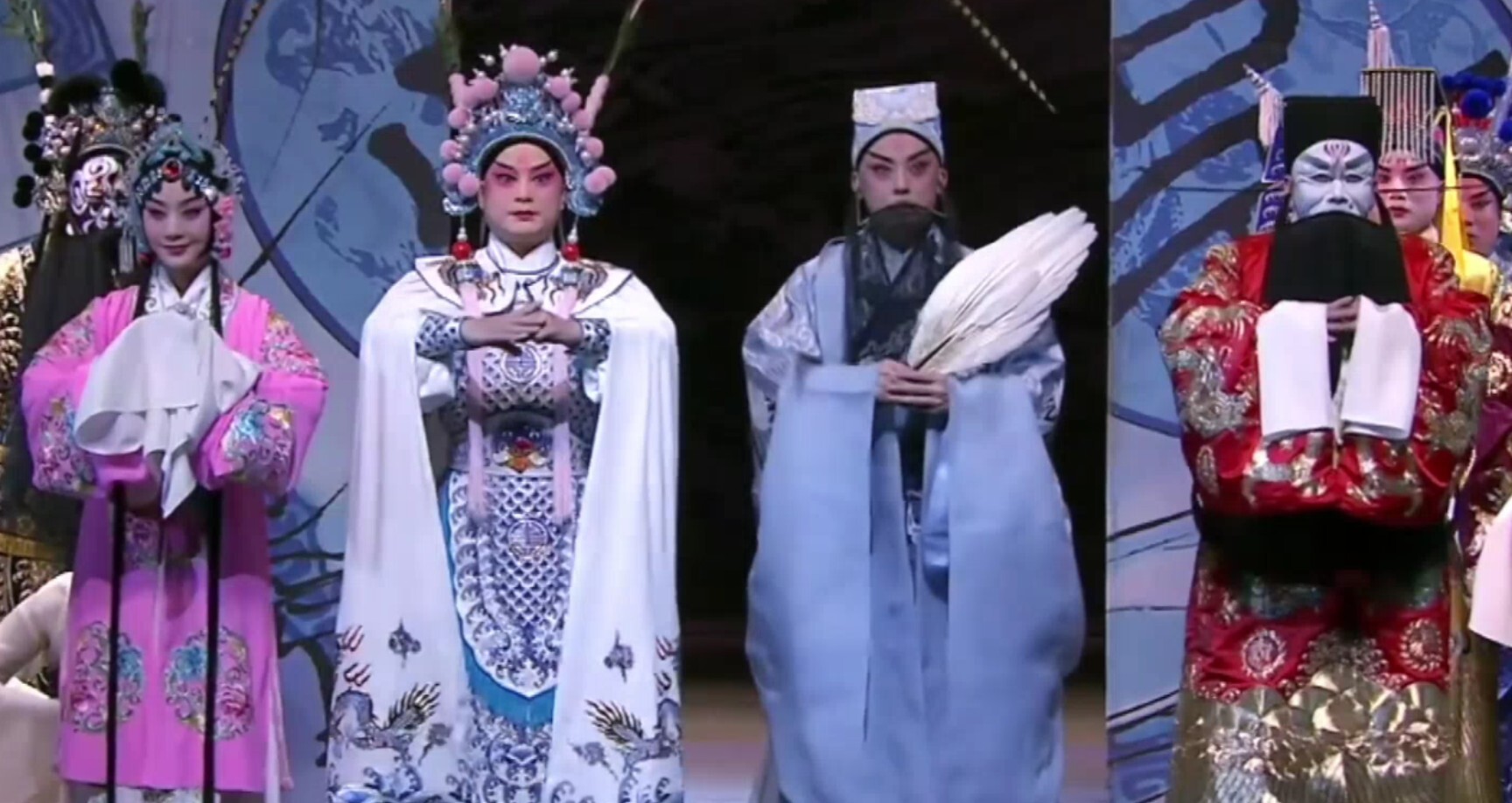 从孤儿到富豪的人生,从乞丐到国际巨星