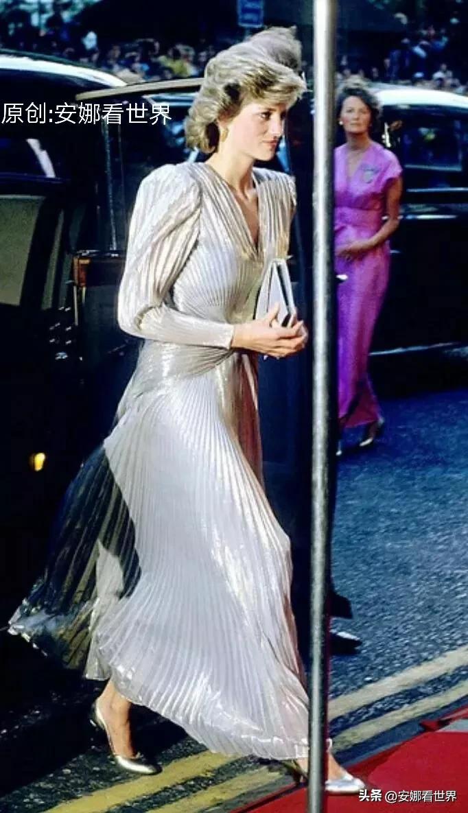 红地毯上各明星争相斗艳,皇室凤凰高光时刻
