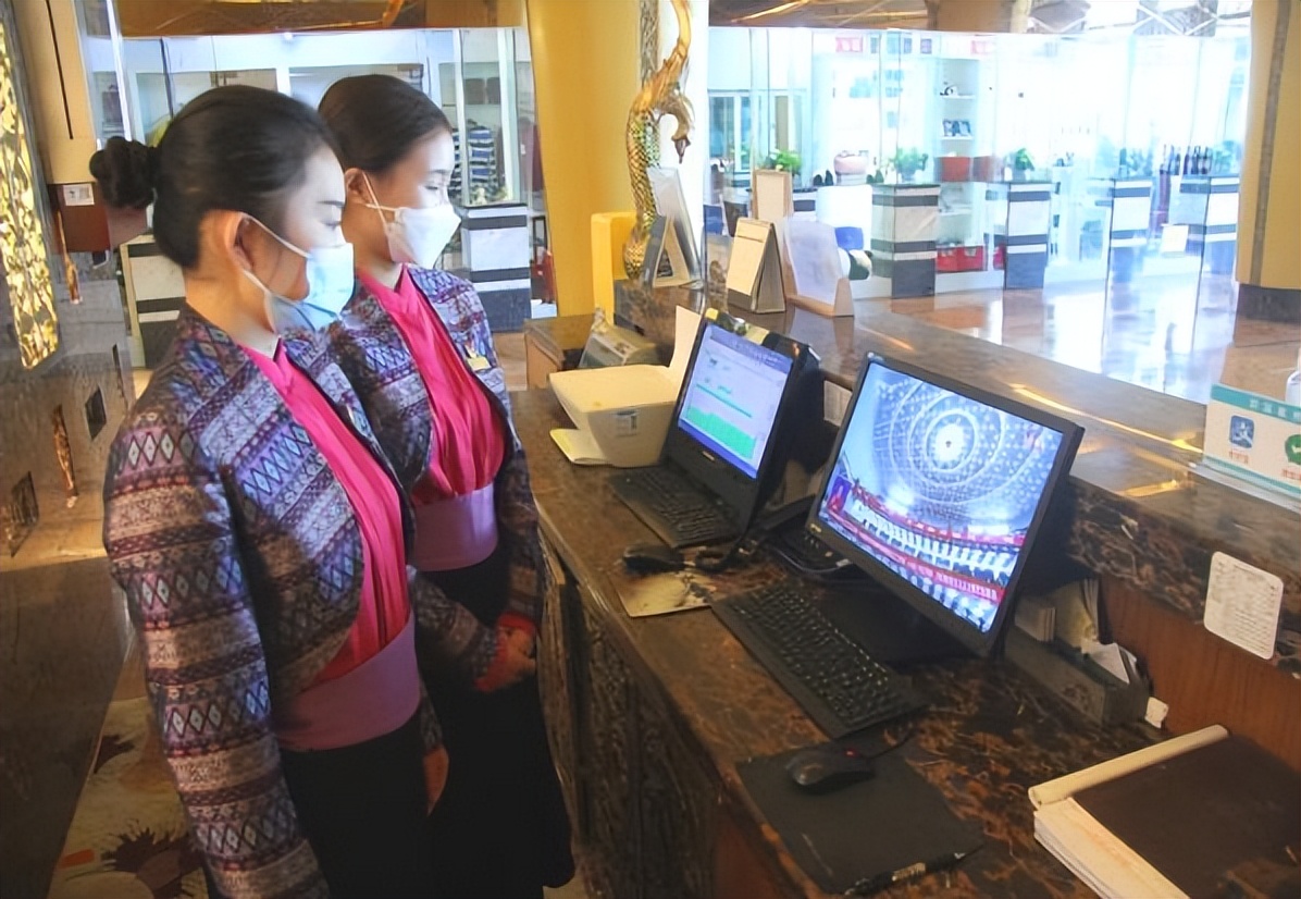 踔厉奋发新征程凝心聚力向未来——成都望江宾馆组织*党**员干部团员青年集中收看*党**的二十大现场直播