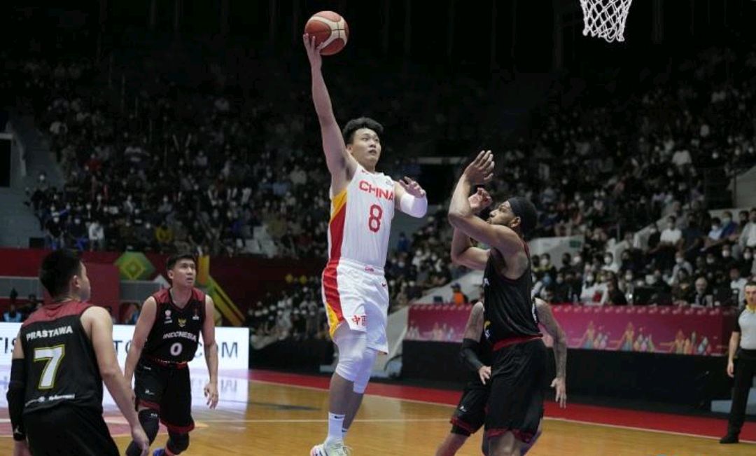 周琦中国队夺冠集锦,中国球员周琦最近消息