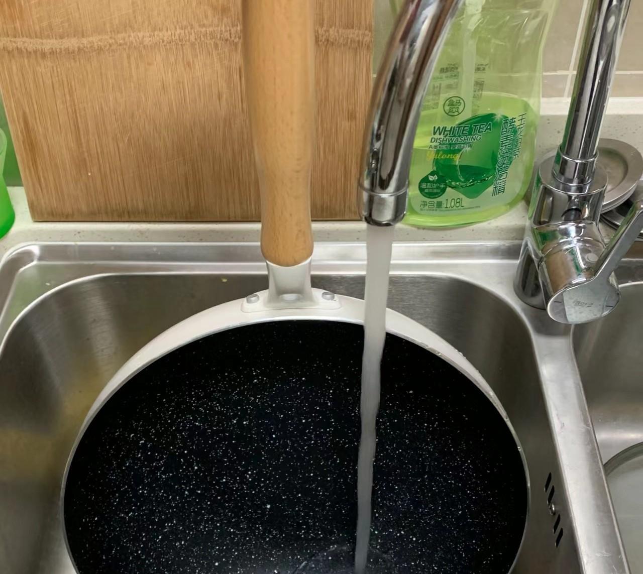 不沾锅VS铁锅：选购厨具大揭秘