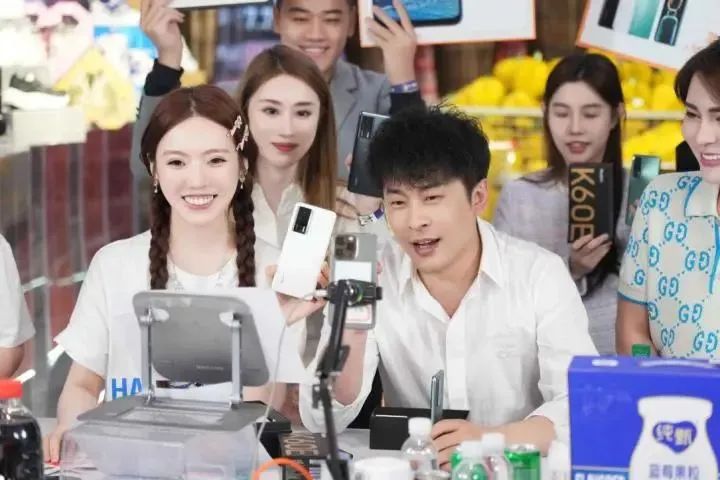 618预售战报：李佳琦一晚爆卖近50亿，京东预售最高增长804%！