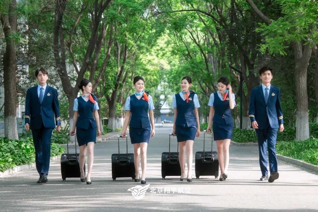 走进学校让心情愉悦,走进安静整洁的教室时我深感自豪