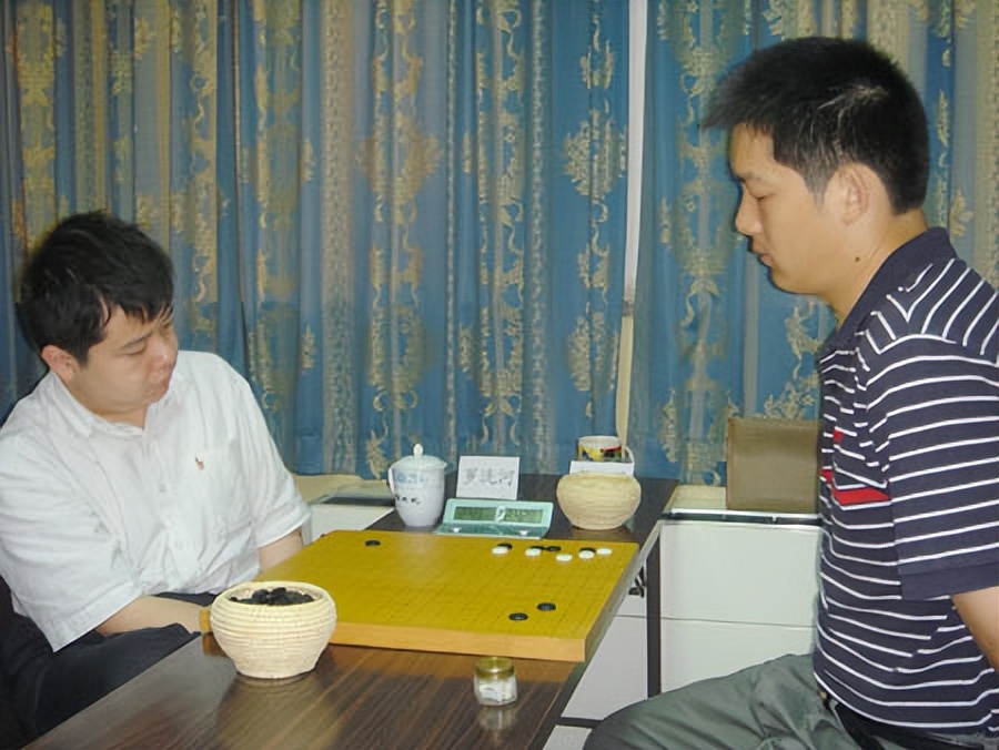 43岁围棋冠军常昊近照,围棋国手常昊和张璇