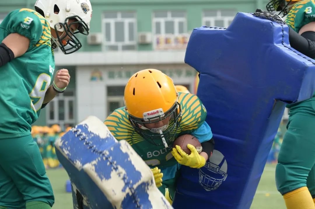 两千学生霸气登场的中杉金杉树体育节！泰酷辣！