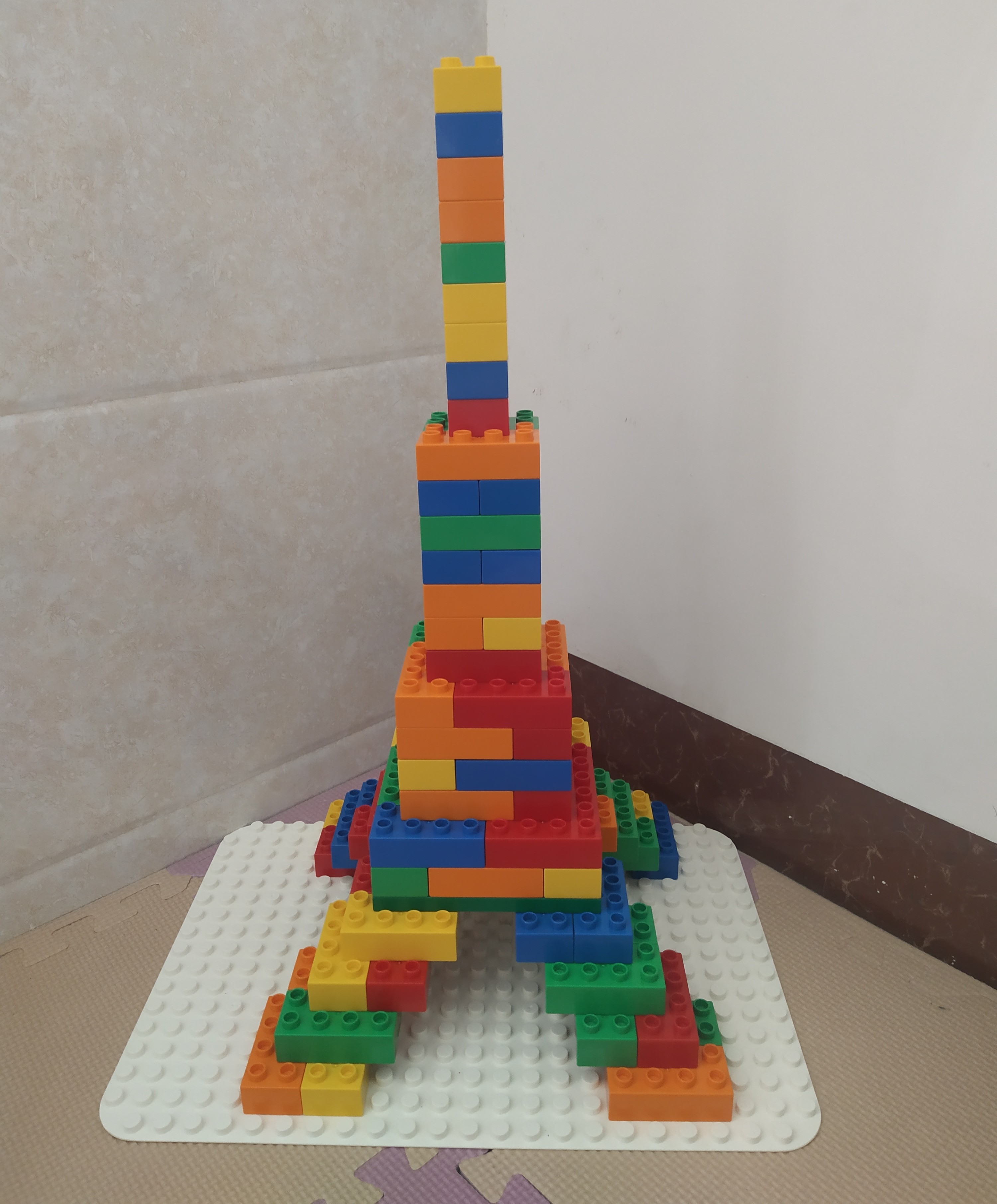 乐高埃菲尔铁塔最详细拼装视频,乐高大颗粒埃菲尔铁塔作品