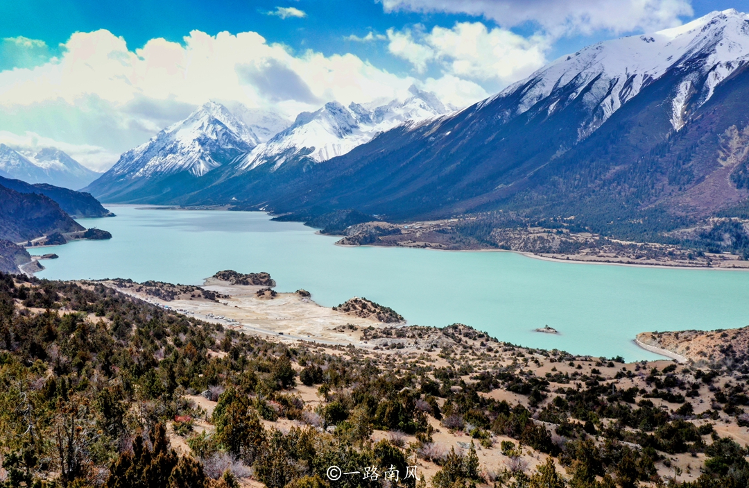 西藏昌都市城全景 (西藏第一大城市昌都)