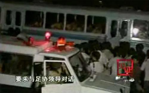 国足519惨案球迷闹事视频,519足球惨案