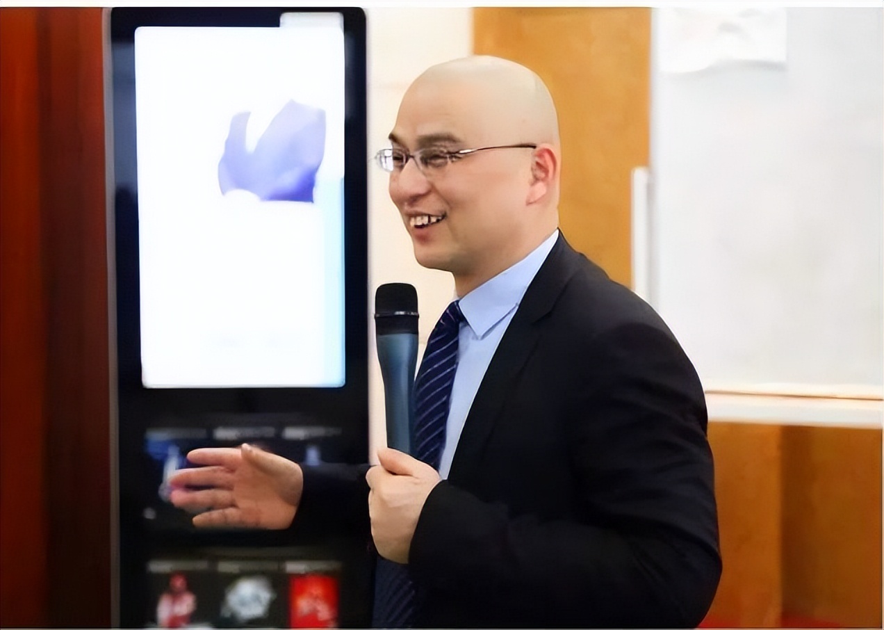 广战神：2023年户外广告大客户去哪儿了？食品饮料白酒首当其冲！