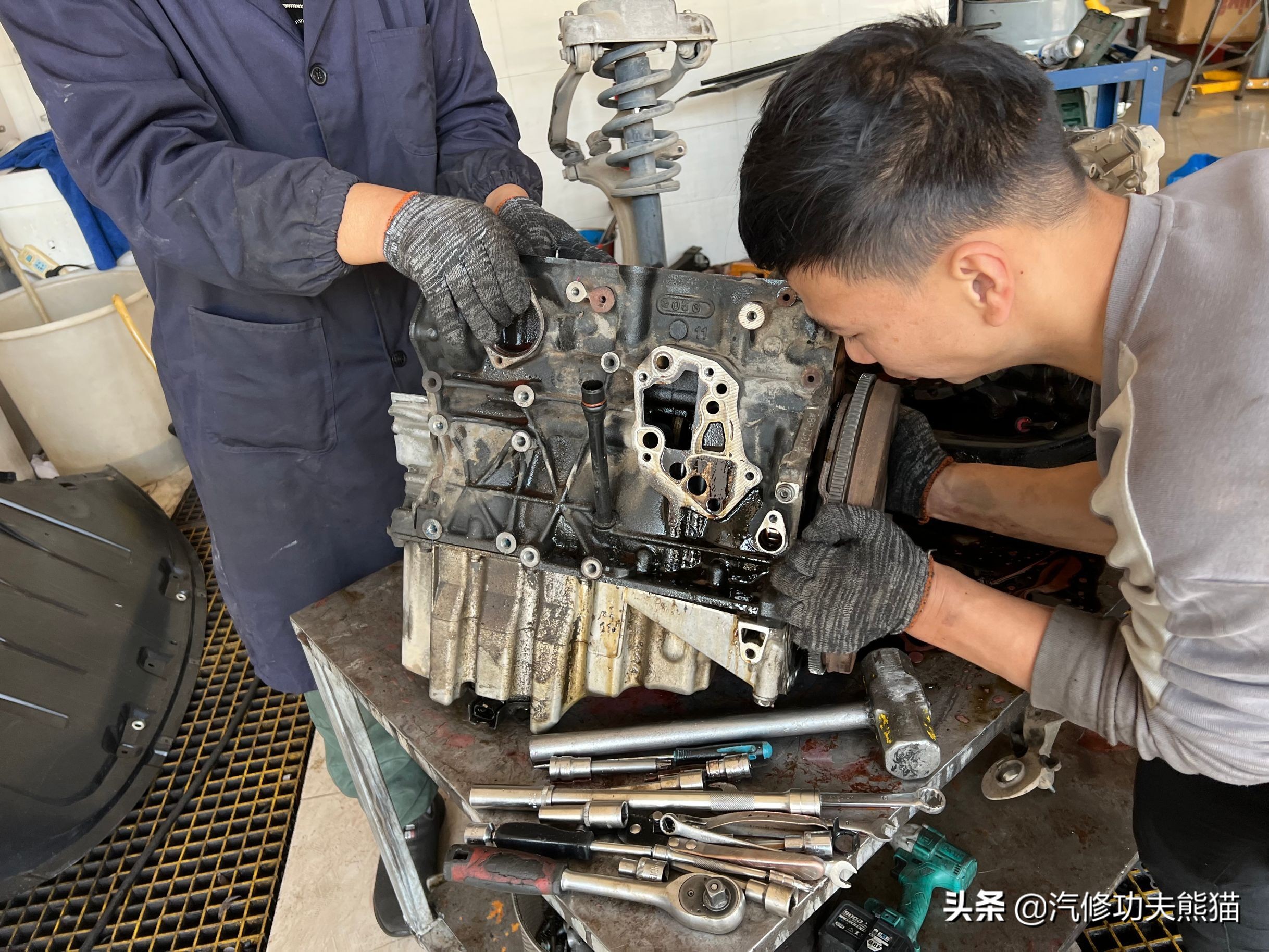 奥迪大众保时捷烧机油专修,2.0t奥迪a6烧机油吗