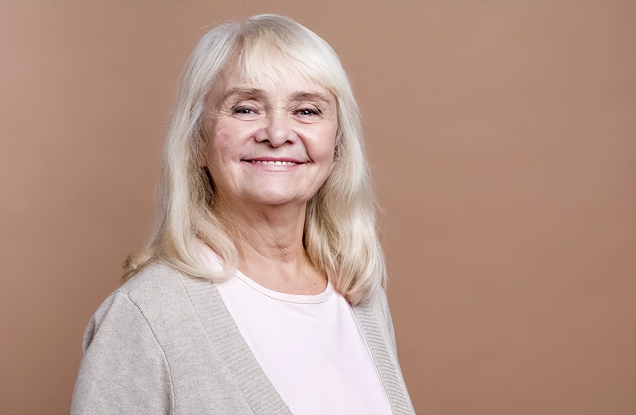 前额和后脑勺有白发,前额后脑勺长白发什么原因