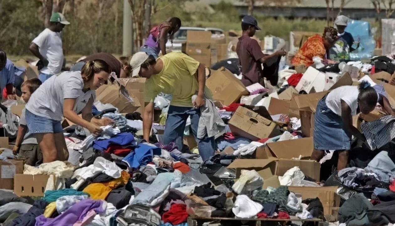 中国旧衣服被非洲人哄抢,一天卖掉20万!女式内衣最受当地人欢迎