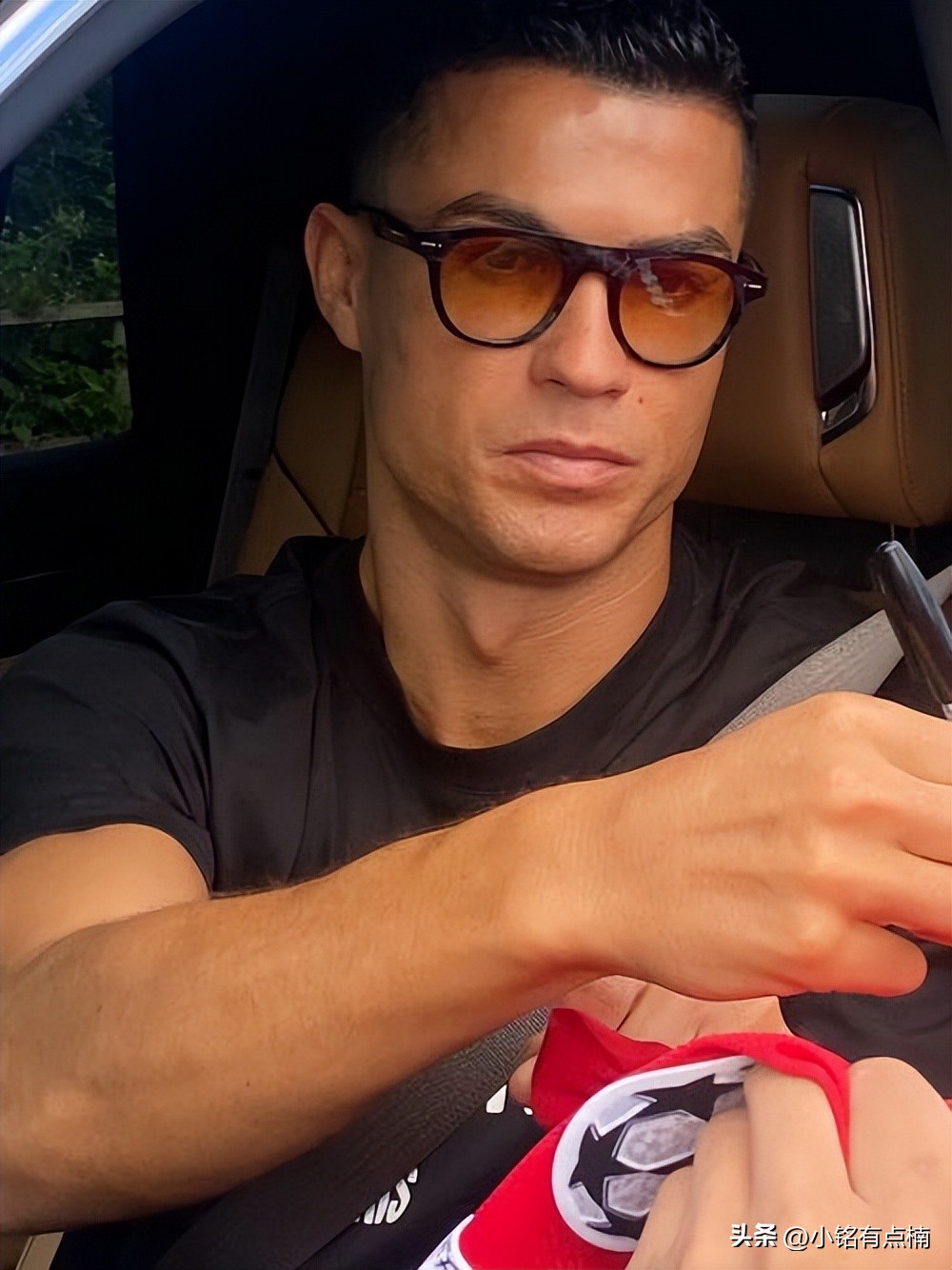 c罗从小到足球巨星过程的故事,c罗从马德拉到如今的成长经历