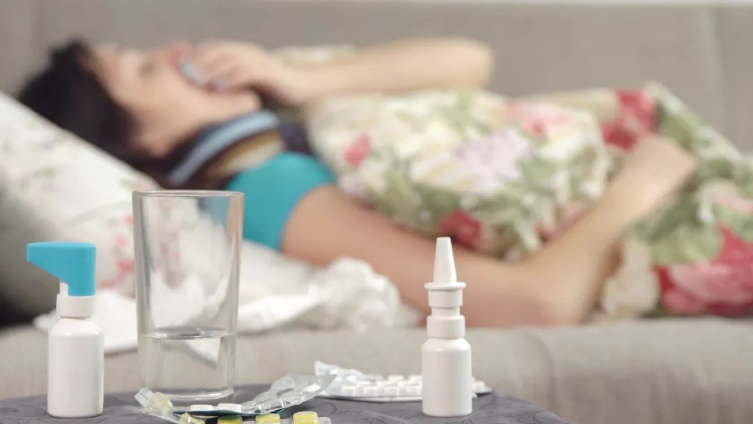 鼻窦炎手术切除了一块骨头,鼻窦炎手术后患者