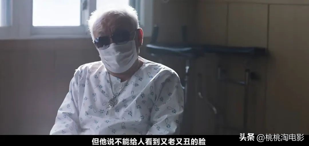 很感动，因为她一直还在坚持