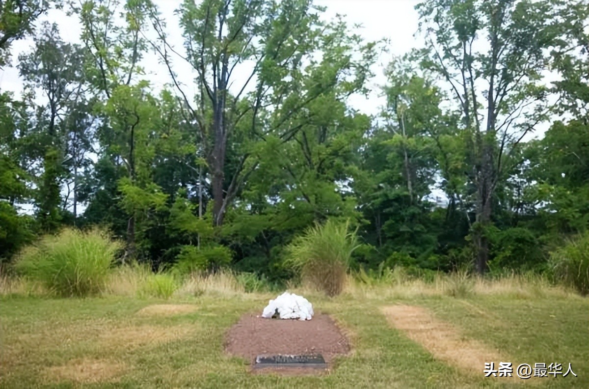 相爱相杀几十年，特朗普把他的前妻，葬在了高尔夫球场
