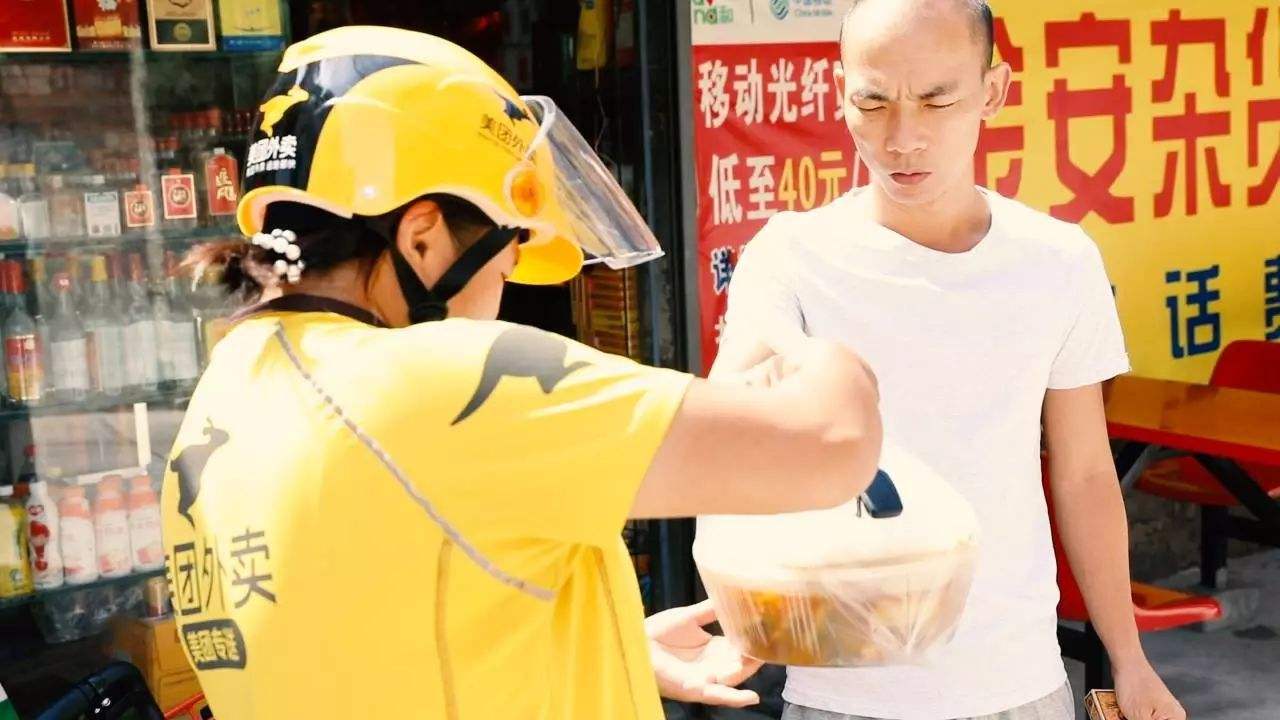 外卖小哥每天8小时月入1万,外卖小哥打工一个月能赚多少钱