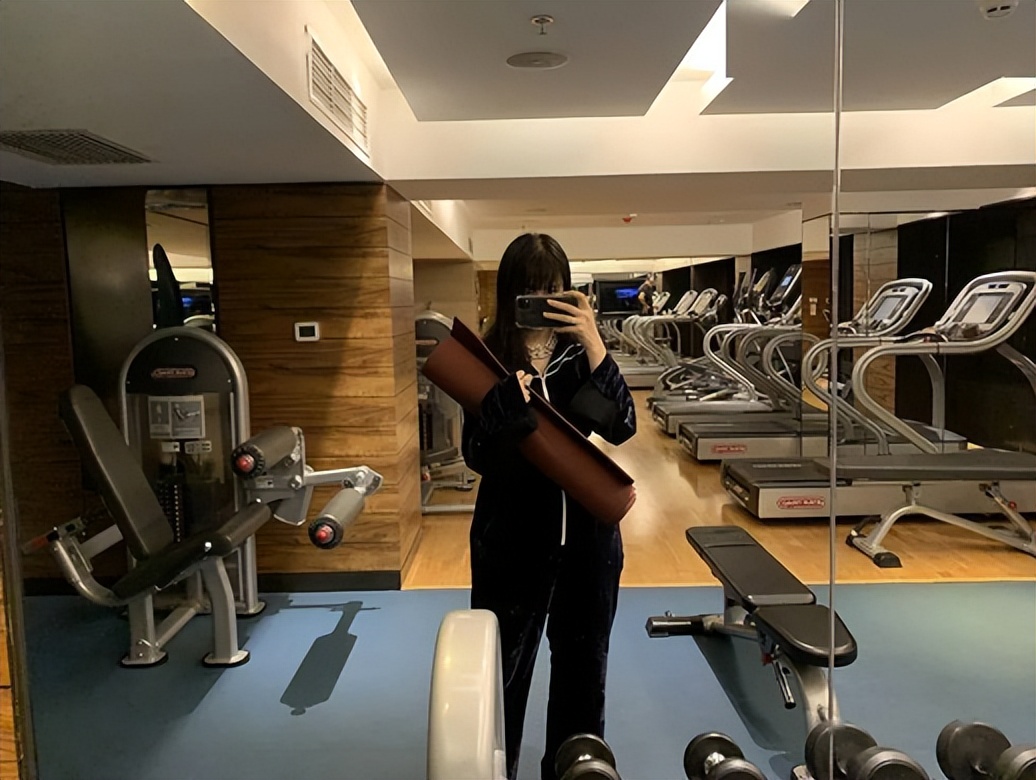 21岁女大学生假装名媛,21岁大学生假扮名媛