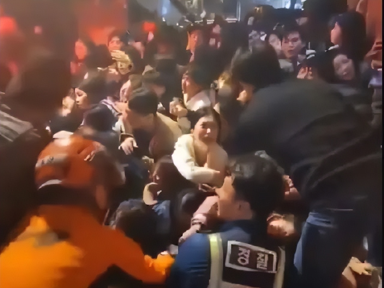 韩国梨泰院踩踏事件死亡人数多少,韩国梨泰院踩踏事件死亡人数