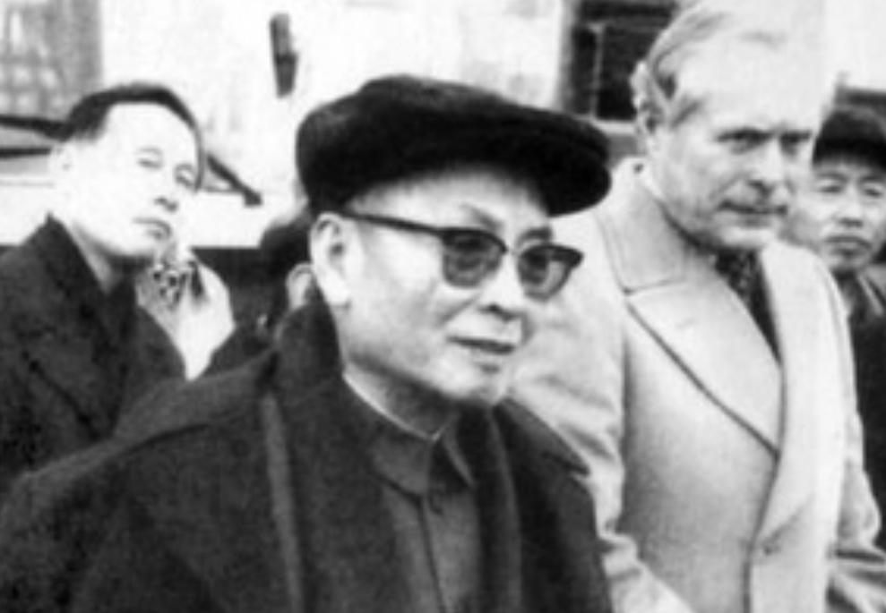 89年叶飞受邀访问菲律宾，临行前向中央提出：访菲时能为父母扫墓