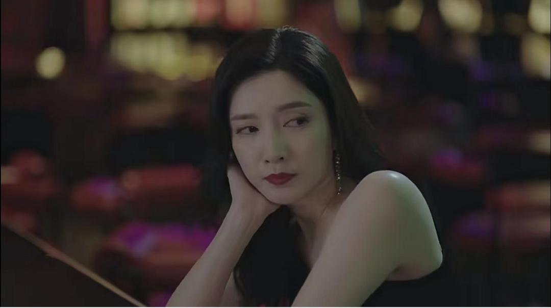 一集翻车，两集接吻，这剧的工业糖精真的不甜