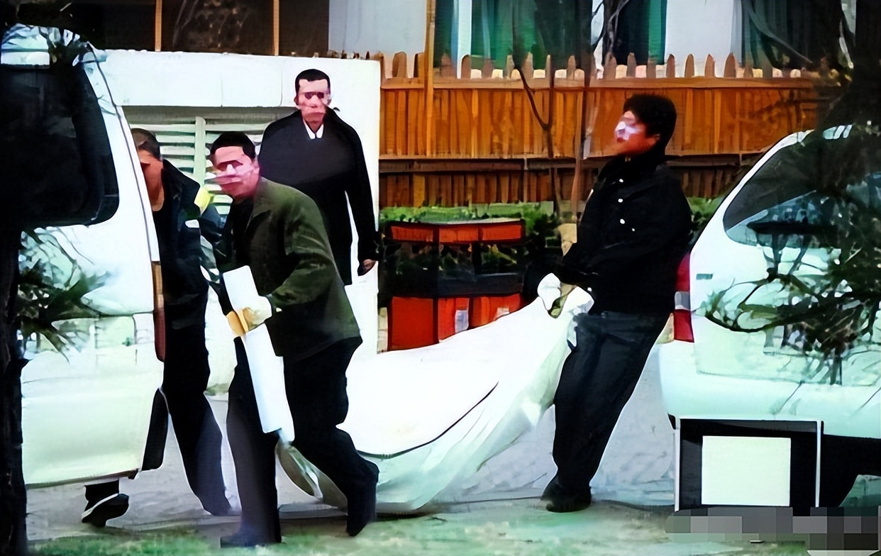 割喉去世的案例,被捅刀身亡的10位明星