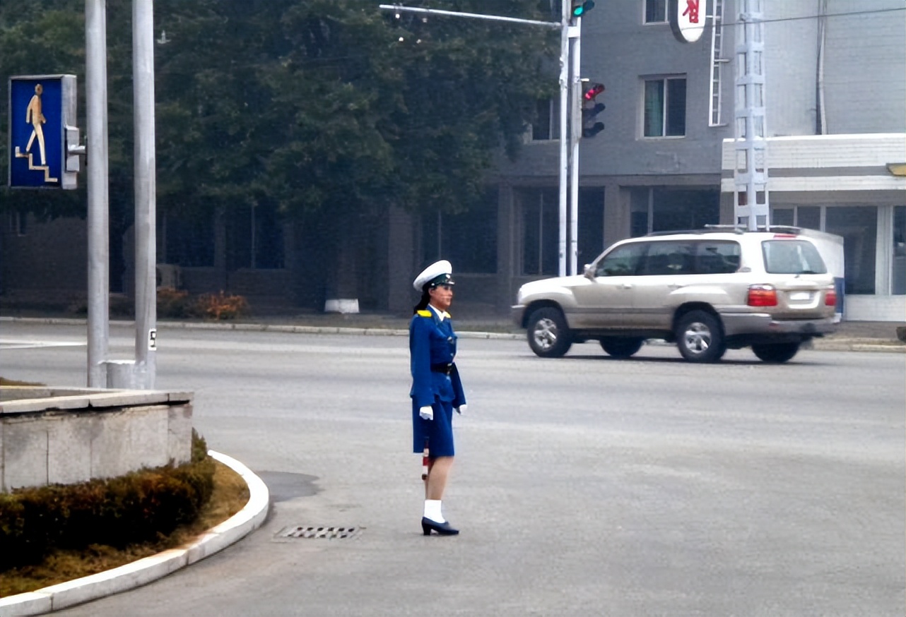 朝鲜街头中国品牌汽车很多，各种档次的汽车都能见到