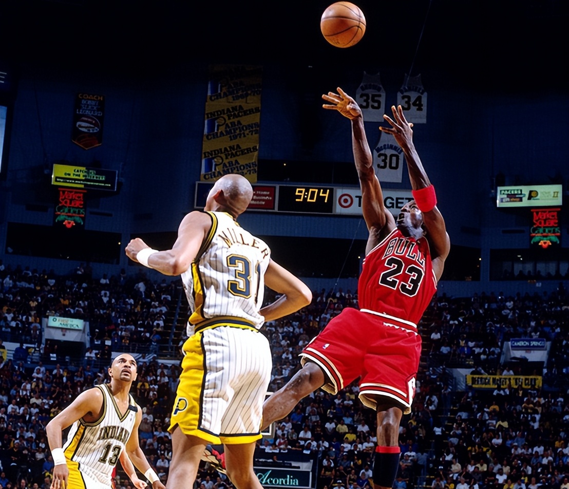 乔丹十四年职业生涯十次得分王,乔丹生涯场均得分最高