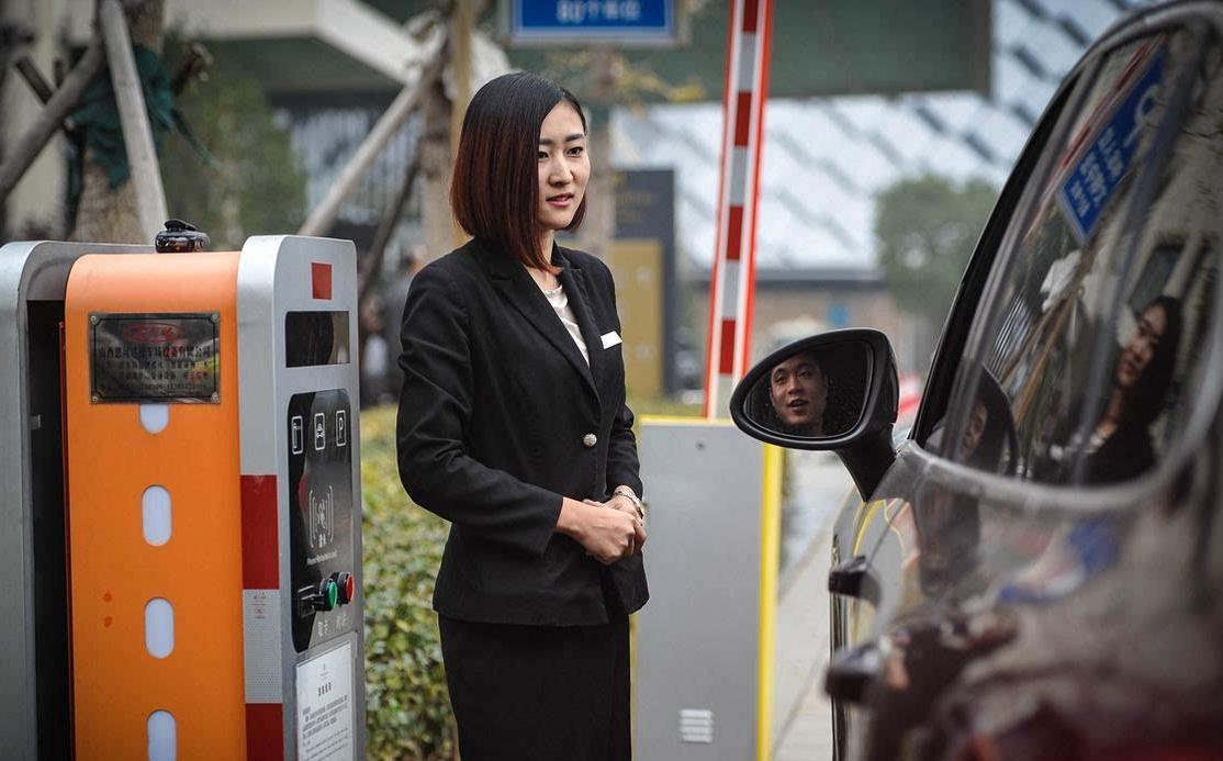 95鍚庡コ瀛╀粠璁捐闄㈣緸鑱屽綋淇濆畨宸ヤ綔,浣撳埗鍐呰緸鑱屽仛淇濆畨