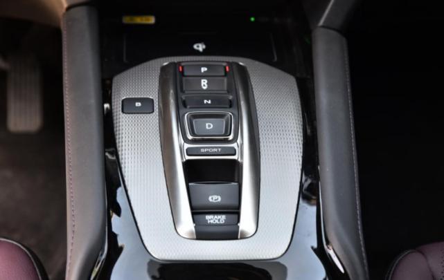 女车主喜提本田雅阁,车市佼佼者东风本田m-nv