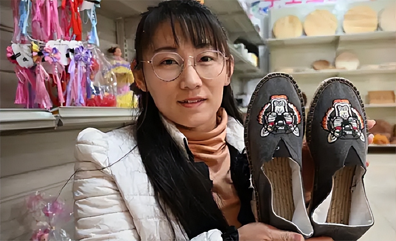 爬行妈妈董明英是什么村的,爬行妈妈董明英的日常生活