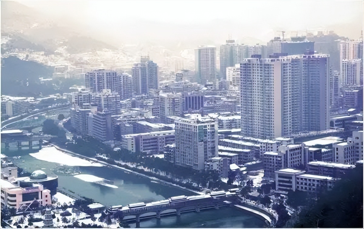 “明星经理”沉迷澳门*场赌**，为筹赌资，让大学生*妇情**开公司倒公款