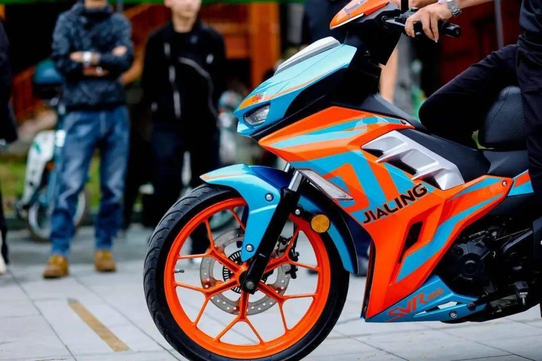 嘉陵新款冒险弯梁首次曝光,嘉陵svr180时尚版