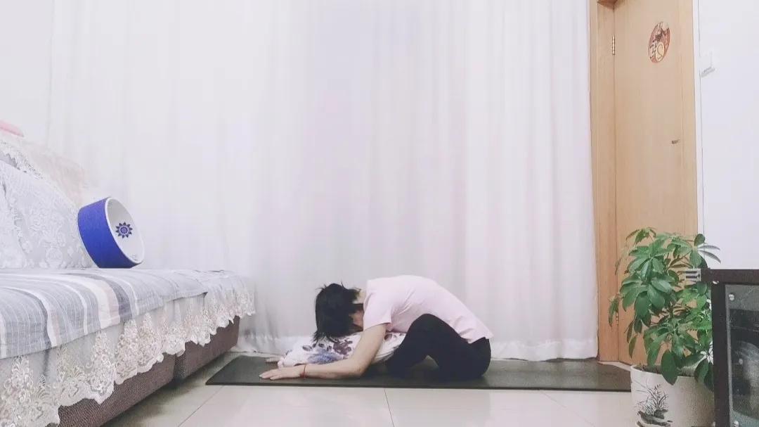 失眠多梦瑜伽动作,失眠睡前瑜伽姿势图解女