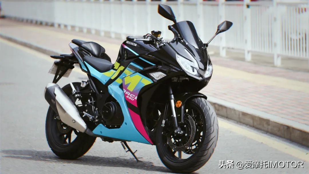 金城枭250对比春风250,2万内亲民双缸仿跑金城枭250评测