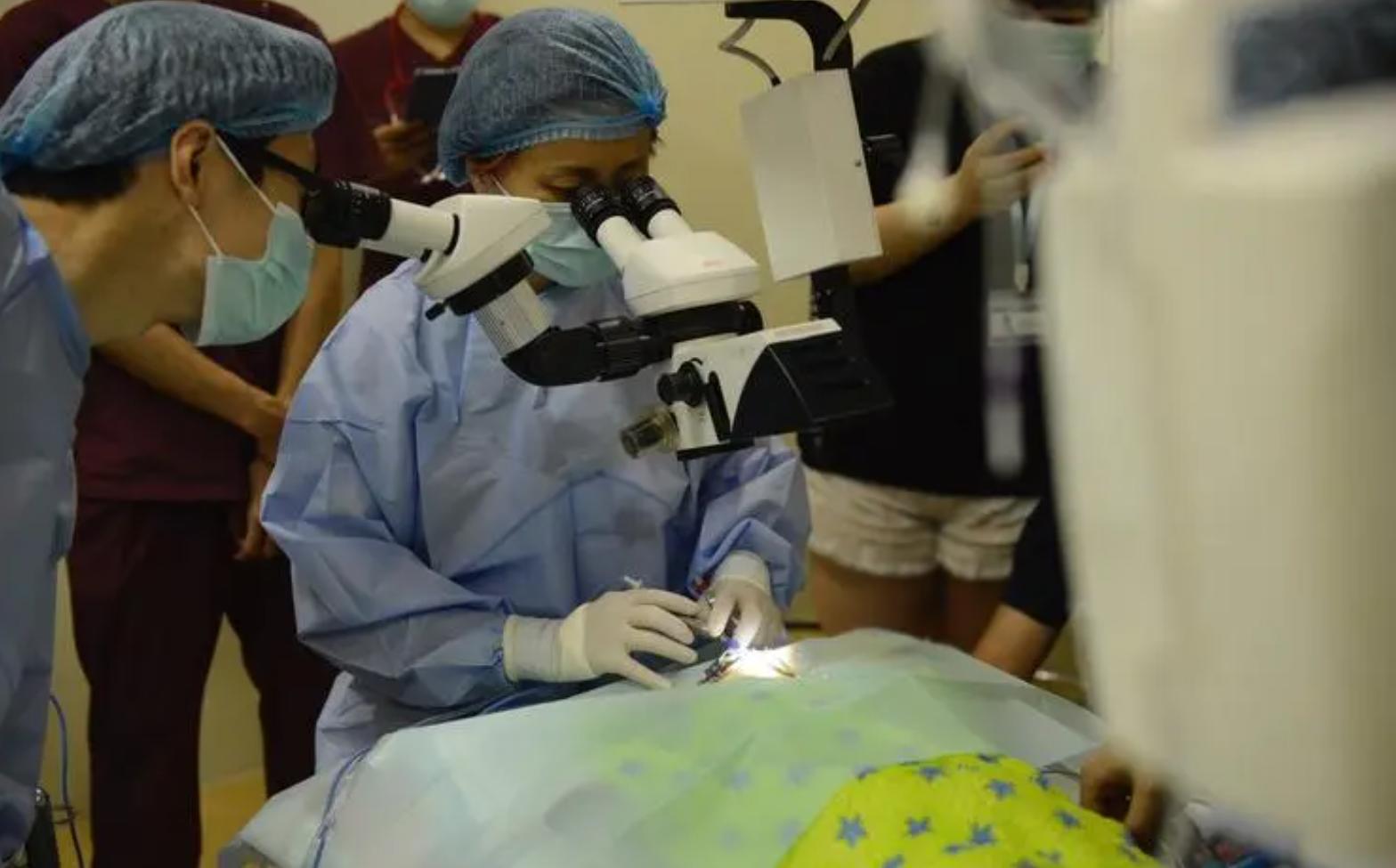 狗狗晚上眼睛看不清是怎么回事,狗狗眼睛有问题用什么药