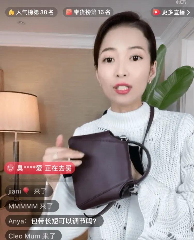 伊琳分享厦门游玩攻略，手上顶级腕表引网友注意