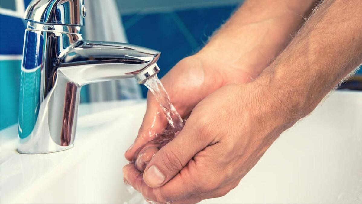 什么？男人也用卫生巾？他们用卫生巾干嘛？医生：看完让人心疼