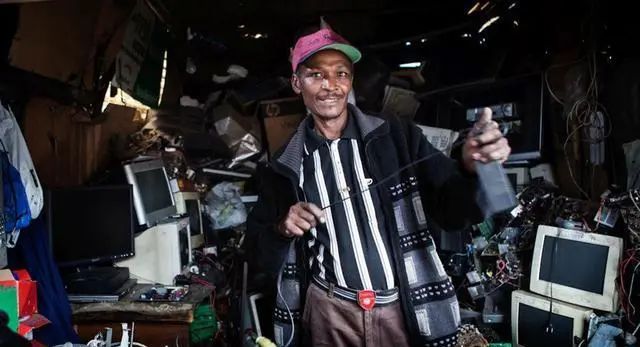 明明遍地黄金，却要靠电子垃圾带动经济：非洲小国加纳怎么了？