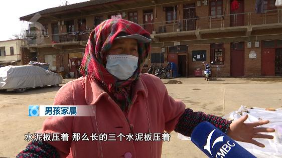 篮球架受伤男孩,痛心5岁男童因高空抛物被砸身亡
