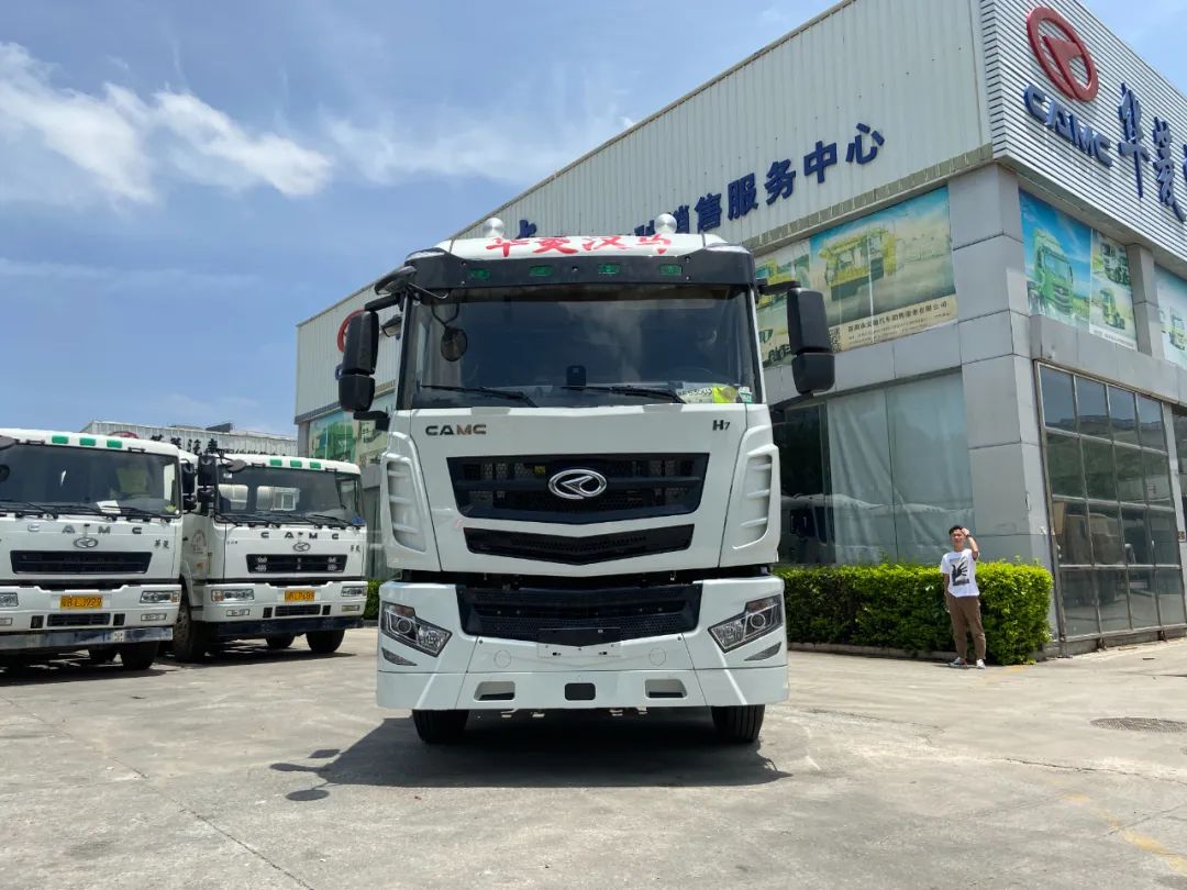 华菱汉马h7460马力牵引车多少钱,拉7吨挖机的自卸车