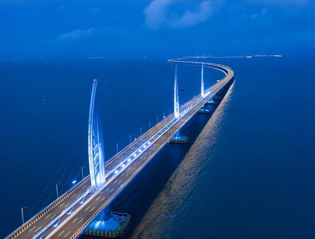 港珠澳大桥为什么车流那么少,港珠澳大桥实际意义何在车流稀少