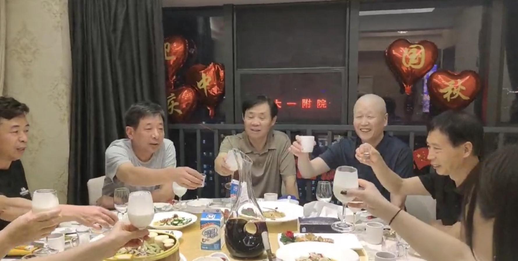 退伍军人二十年后重聚,退伍老兵十年后聚首