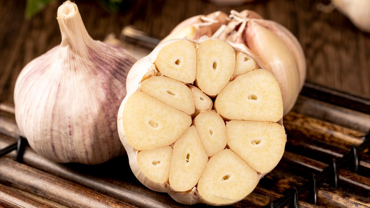 大蒜是“抗癌之王”,每周生吃2次可降低一半肺癌风险?是真是假