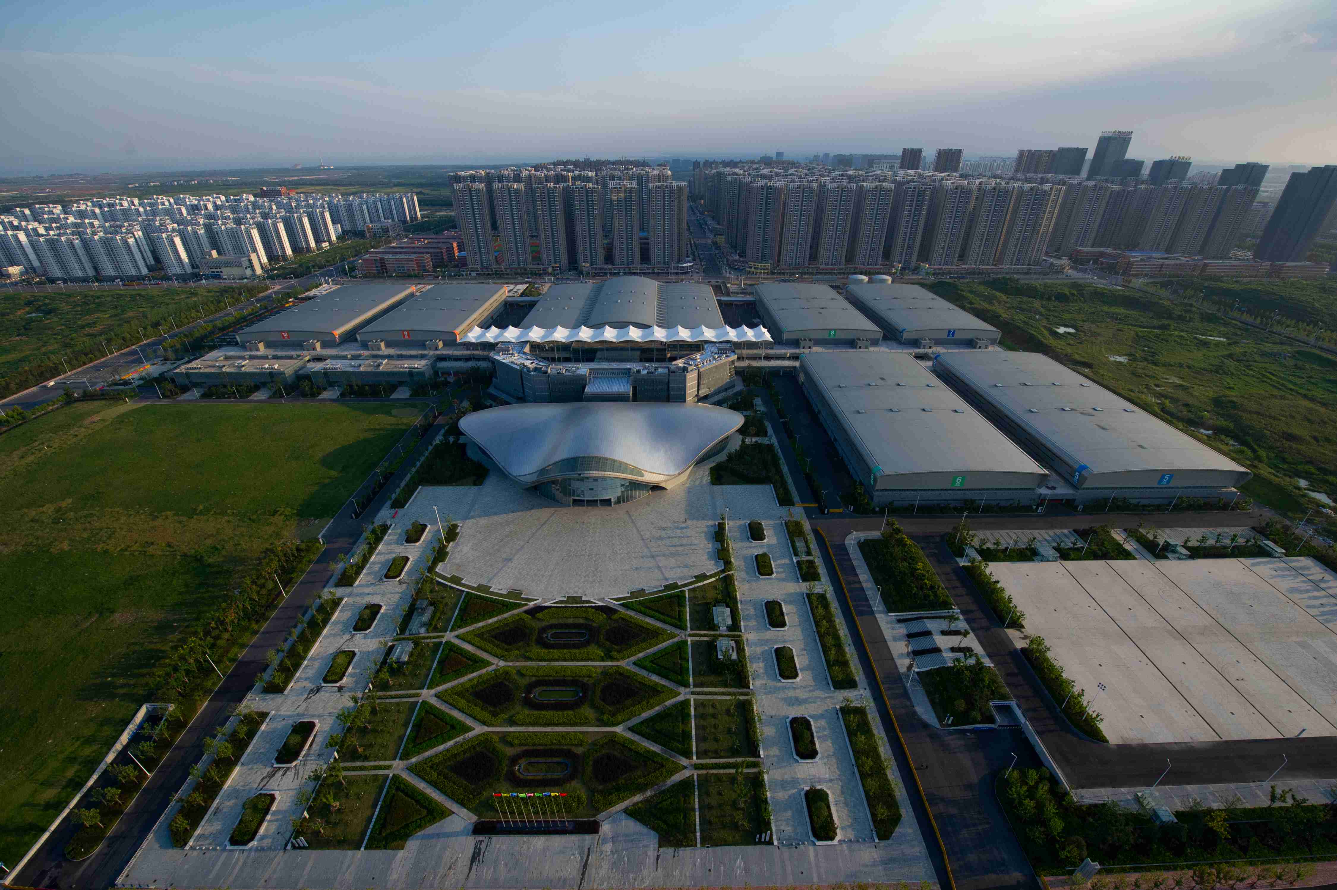 当年合肥说建滨湖区，很多人都看不上，如今做梦都向往